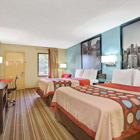 Super 8 By Wyndham Forest Park Bagian luar foto