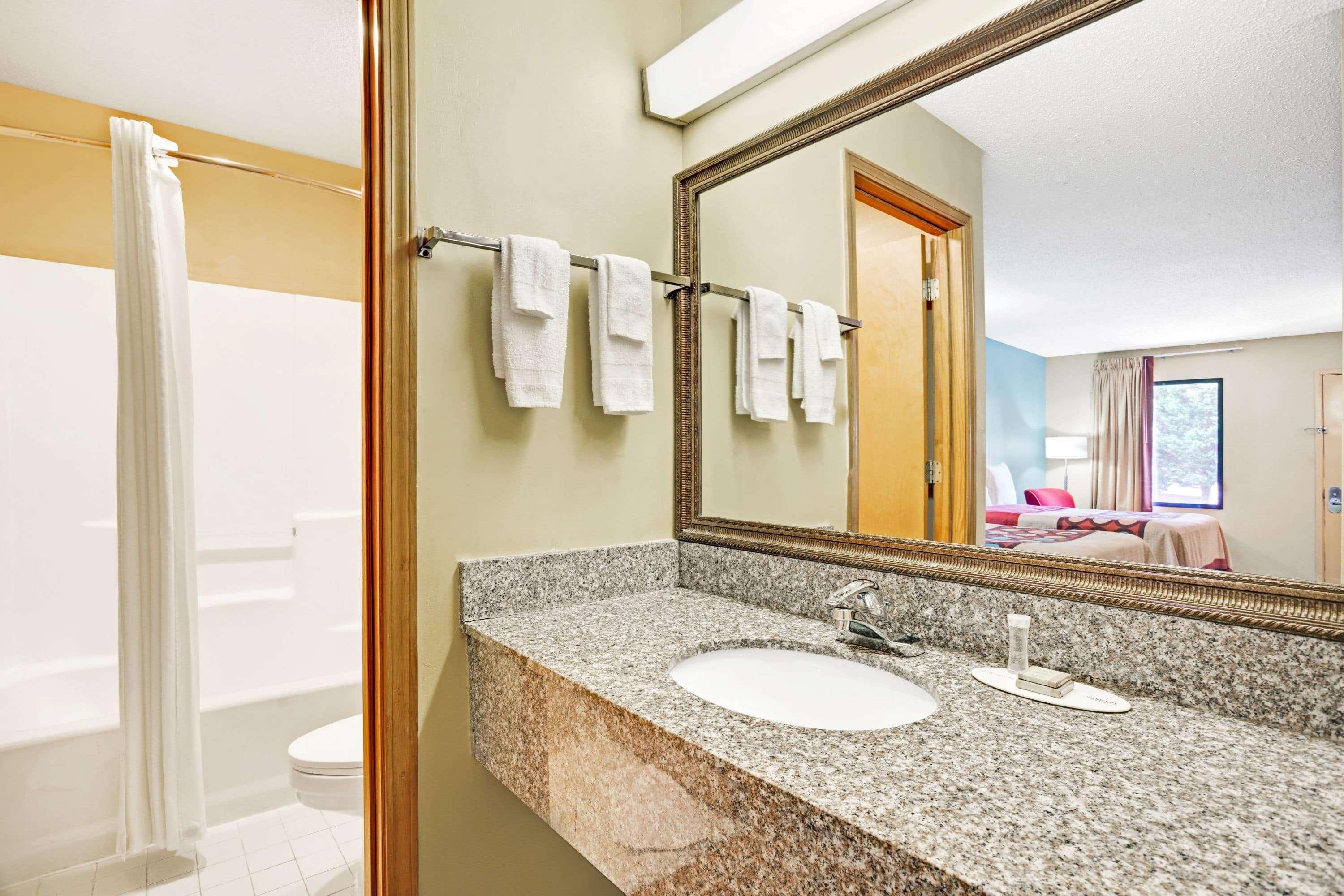 Super 8 By Wyndham Forest Park Bagian luar foto